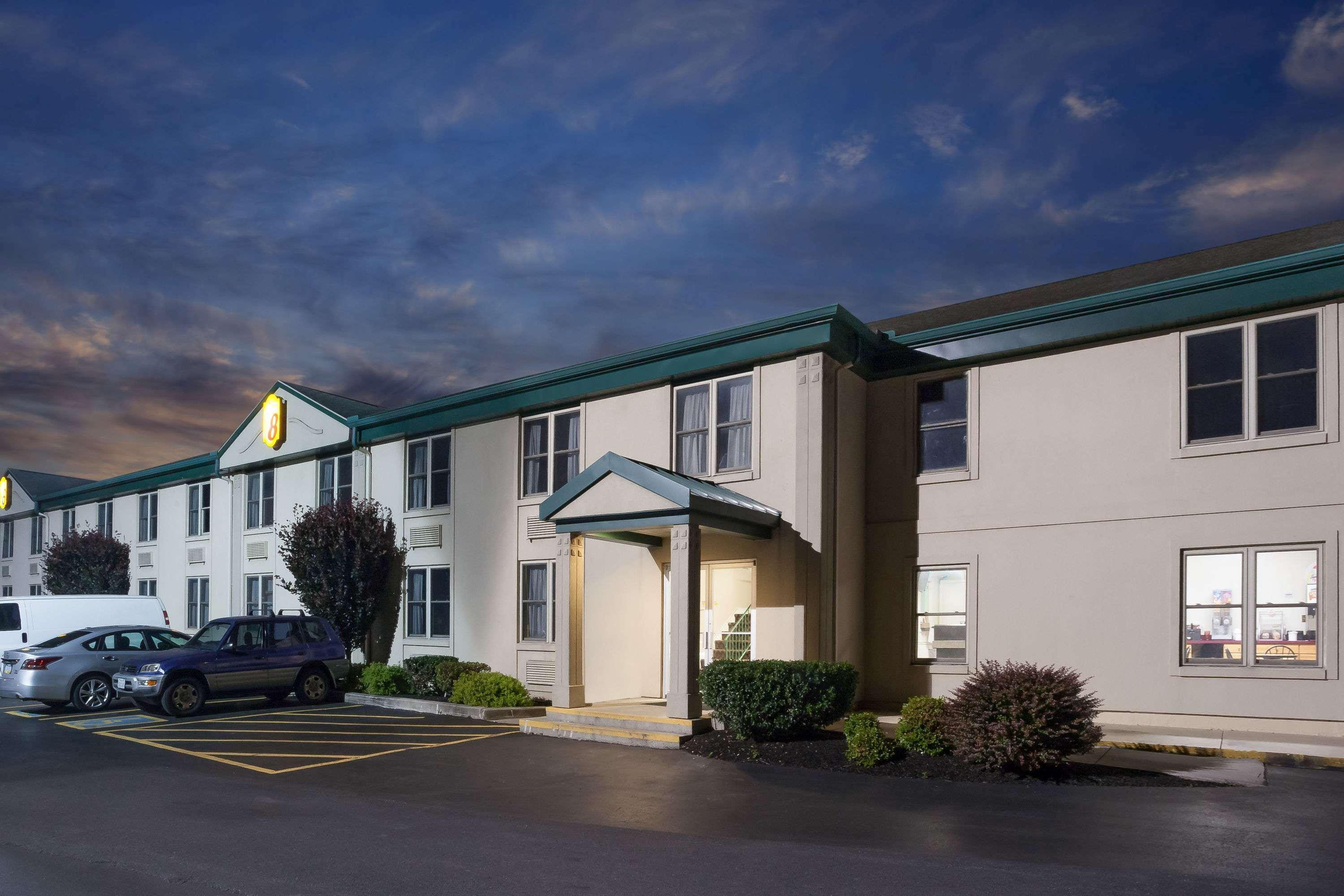 Super 8 By Wyndham Harrisburg Hershey West Экстерьер фото