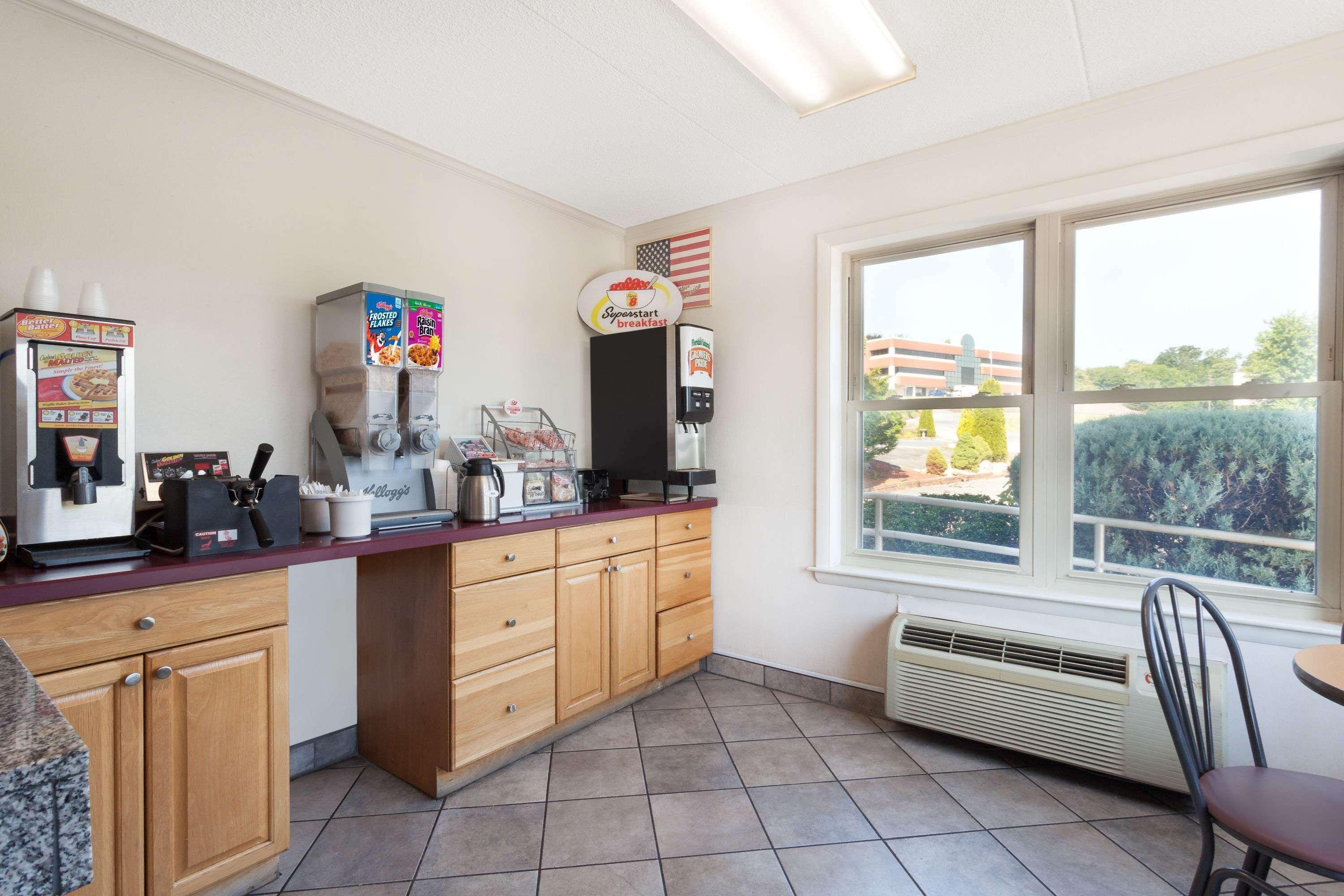 Super 8 By Wyndham Harrisburg Hershey West Экстерьер фото