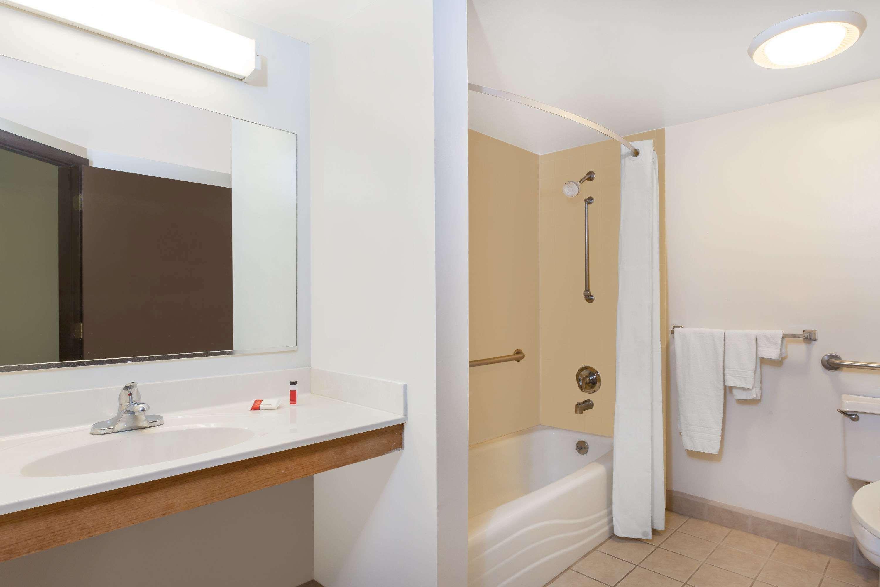 Super 8 By Wyndham Harrisburg Hershey West Экстерьер фото