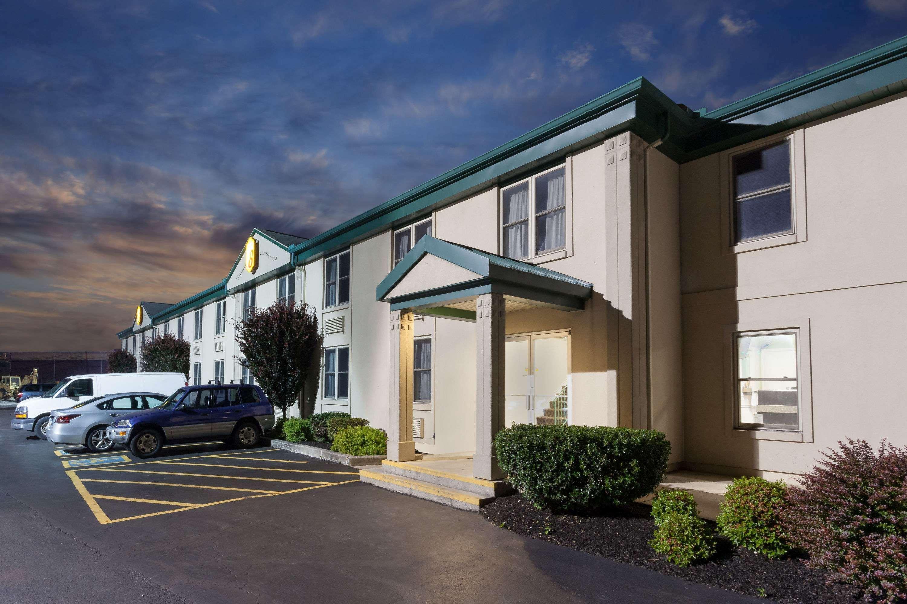 Super 8 By Wyndham Harrisburg Hershey West Экстерьер фото