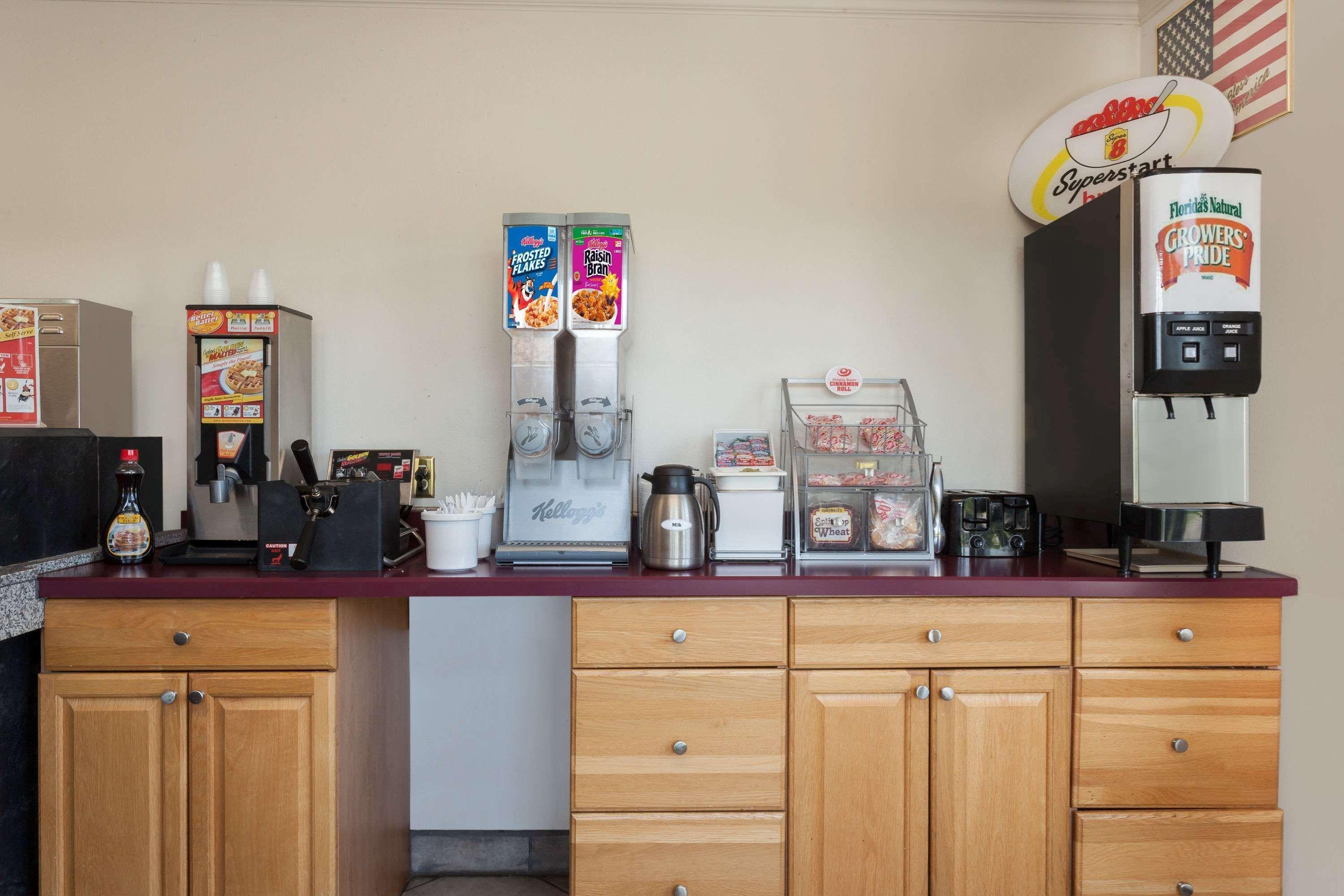 Super 8 By Wyndham Harrisburg Hershey West Экстерьер фото